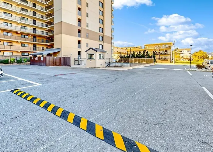 Beachfront With Ocean-view Balcony Outdoor Pool Washer & Dryer & Ac * Ocean City